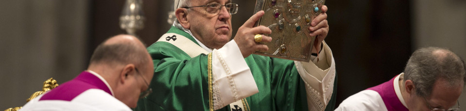 Papa pede aos cardeais uma Igreja que acolha marginalizados