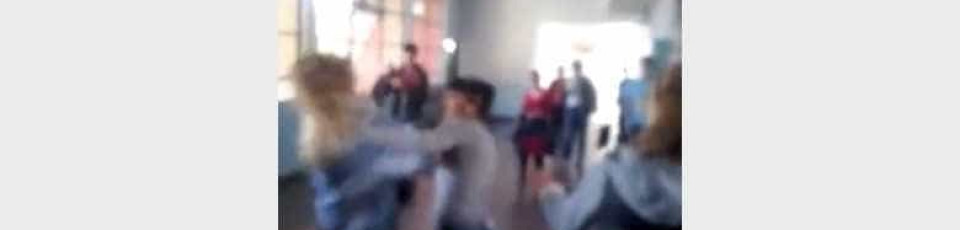 Alunas agridem-se violentamente em escola do Uruguai