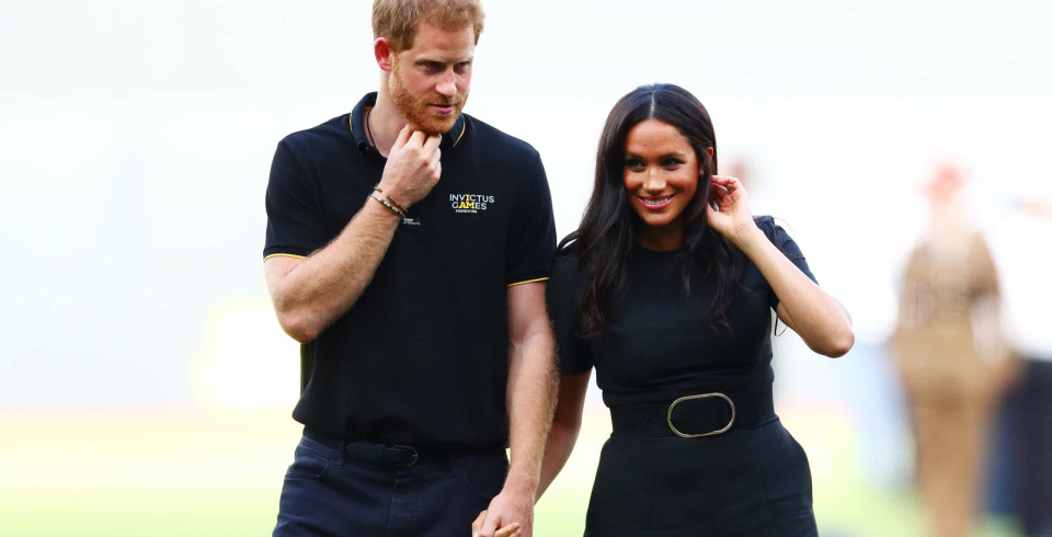 Príncipe Harry e Meghan Markle 'pedem desculpa' por erro de ortografia