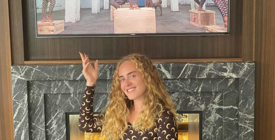 Fã número um? Adele combina look com Beyoncé e elogia trabalho da cantora
