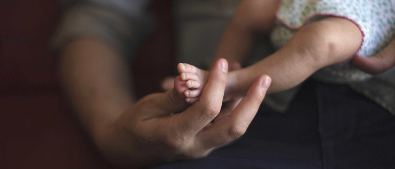 Reino Unido é o primeiro país a autorizar "bebés com DNA de três pais"