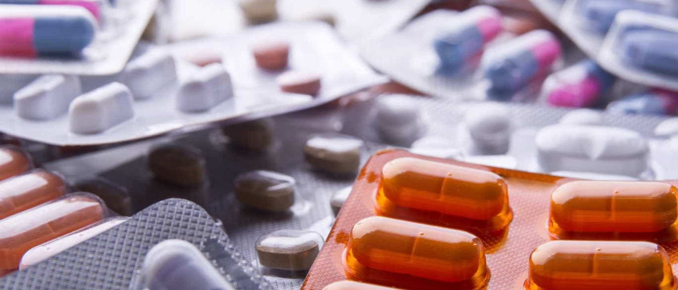 Resultado de imagem para Infarmed suspende quatro medicamentos: Se os toma, terá de parar