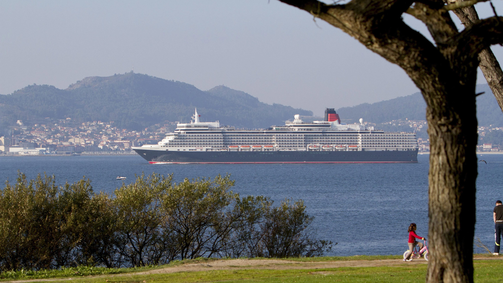 Transatlântico britânico Queen Elizabeth II é agora hotel de luxo