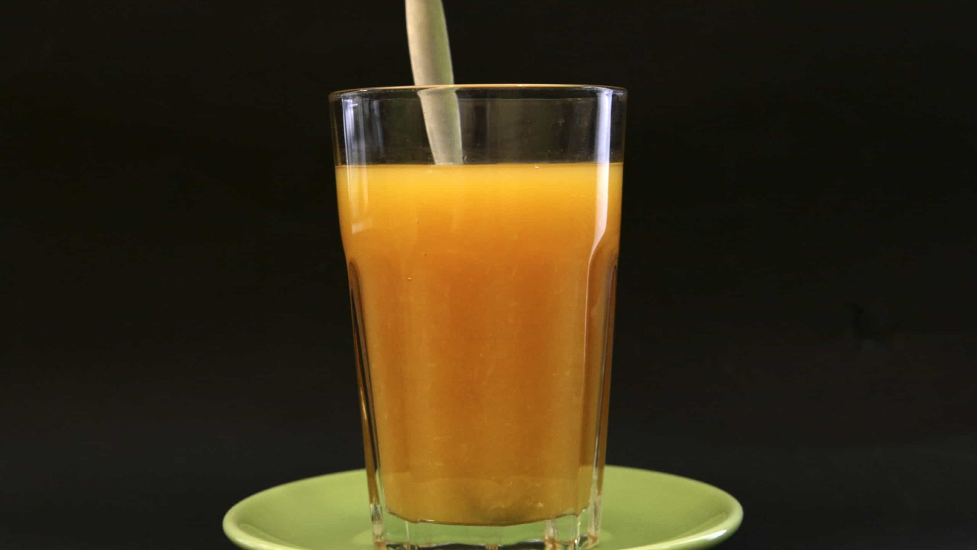Bruxelas ameaça com taxas sobre sumo de laranja e manteiga de amendoim