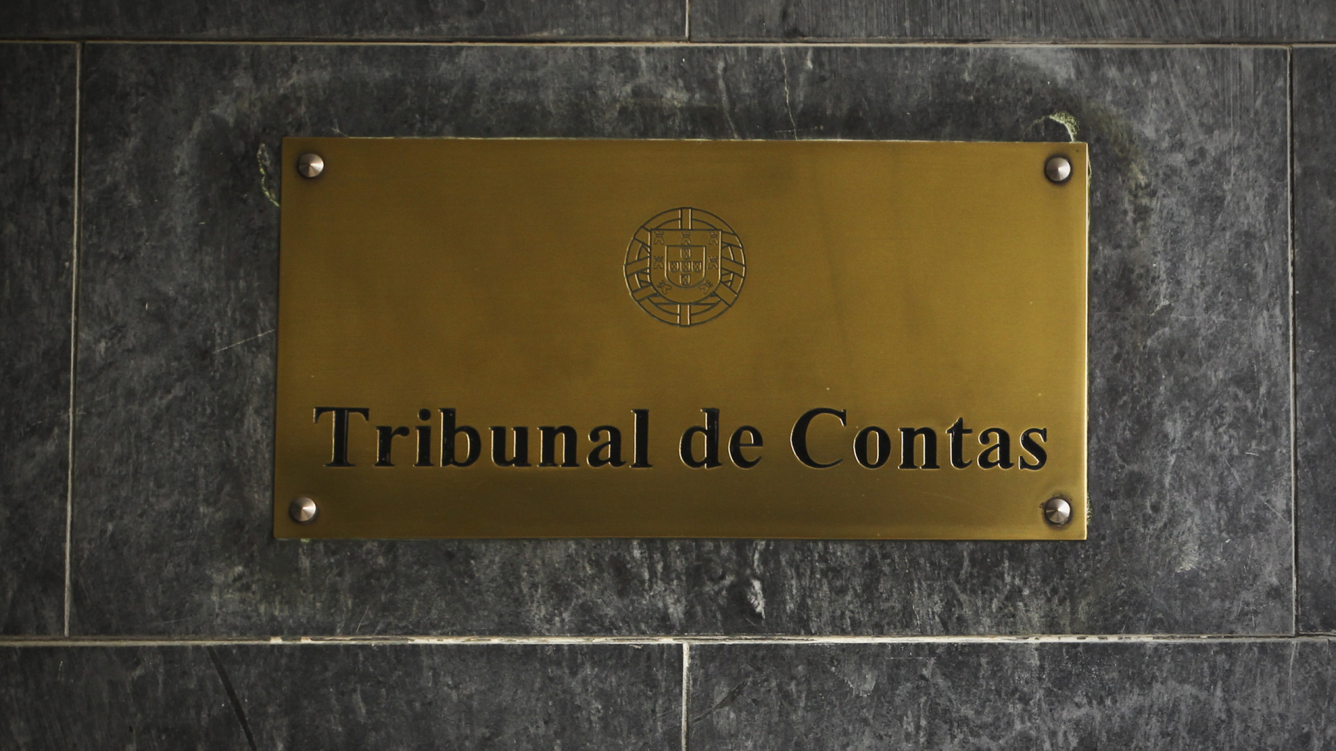 Tribunal de Contas retrocede e atribui visto a contratos da CP com EMEF