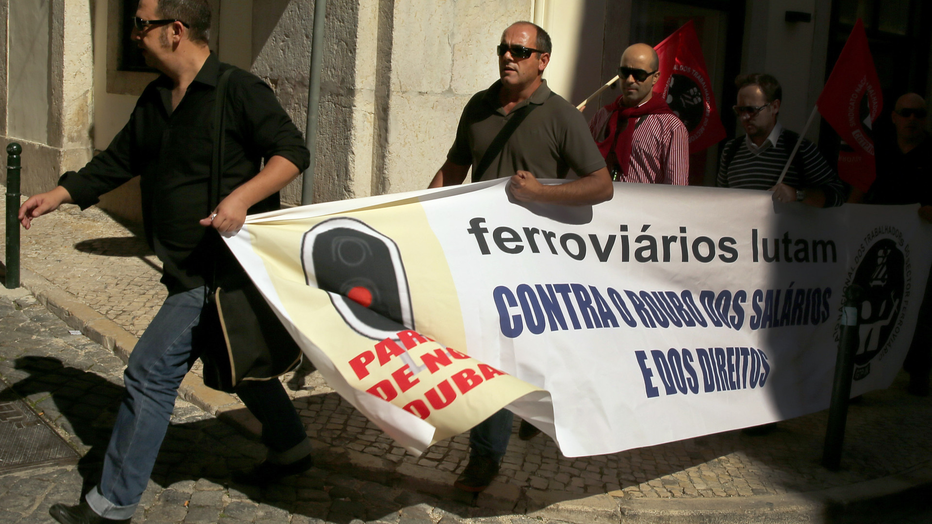 Ferroviários fazem greve em 4 de junho contra agente único nos comboios