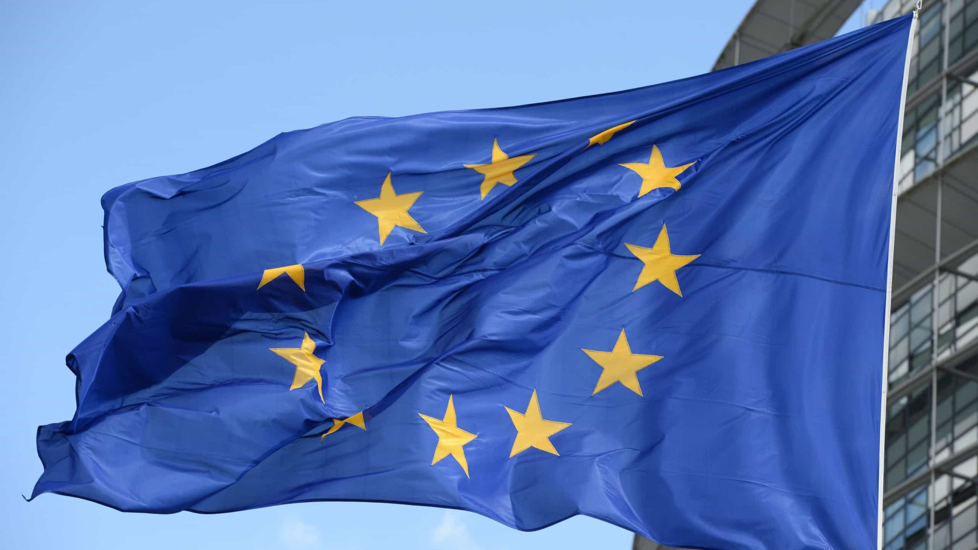 União Europeia, preocupada e vigilante, apela à calma no Zimbabué