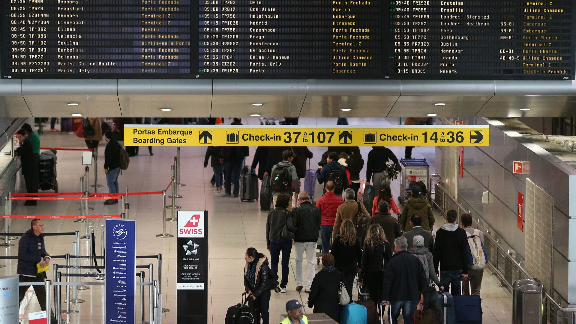 Falha informática afeta painéis de voo no aeroporto de Lisboa