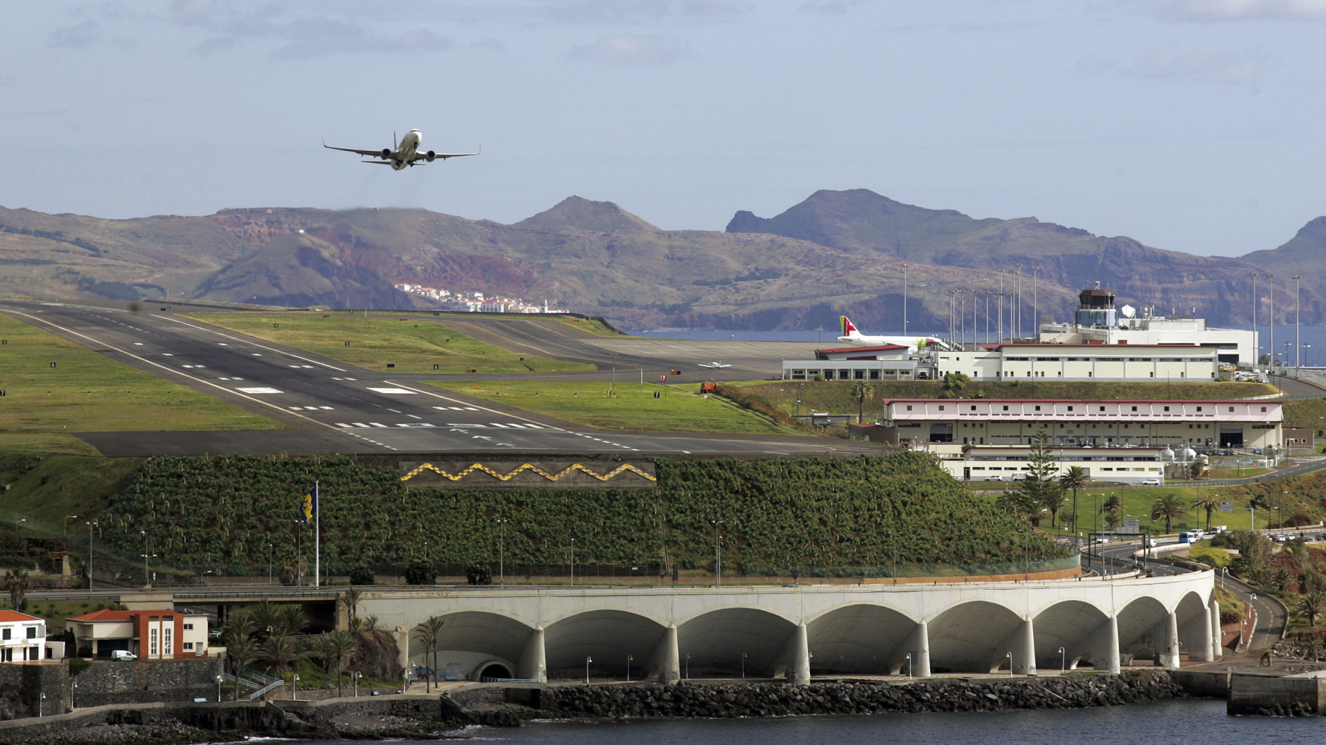 Vento volta a afetar Aeroporto da Madeira, sete voos foram divergidos