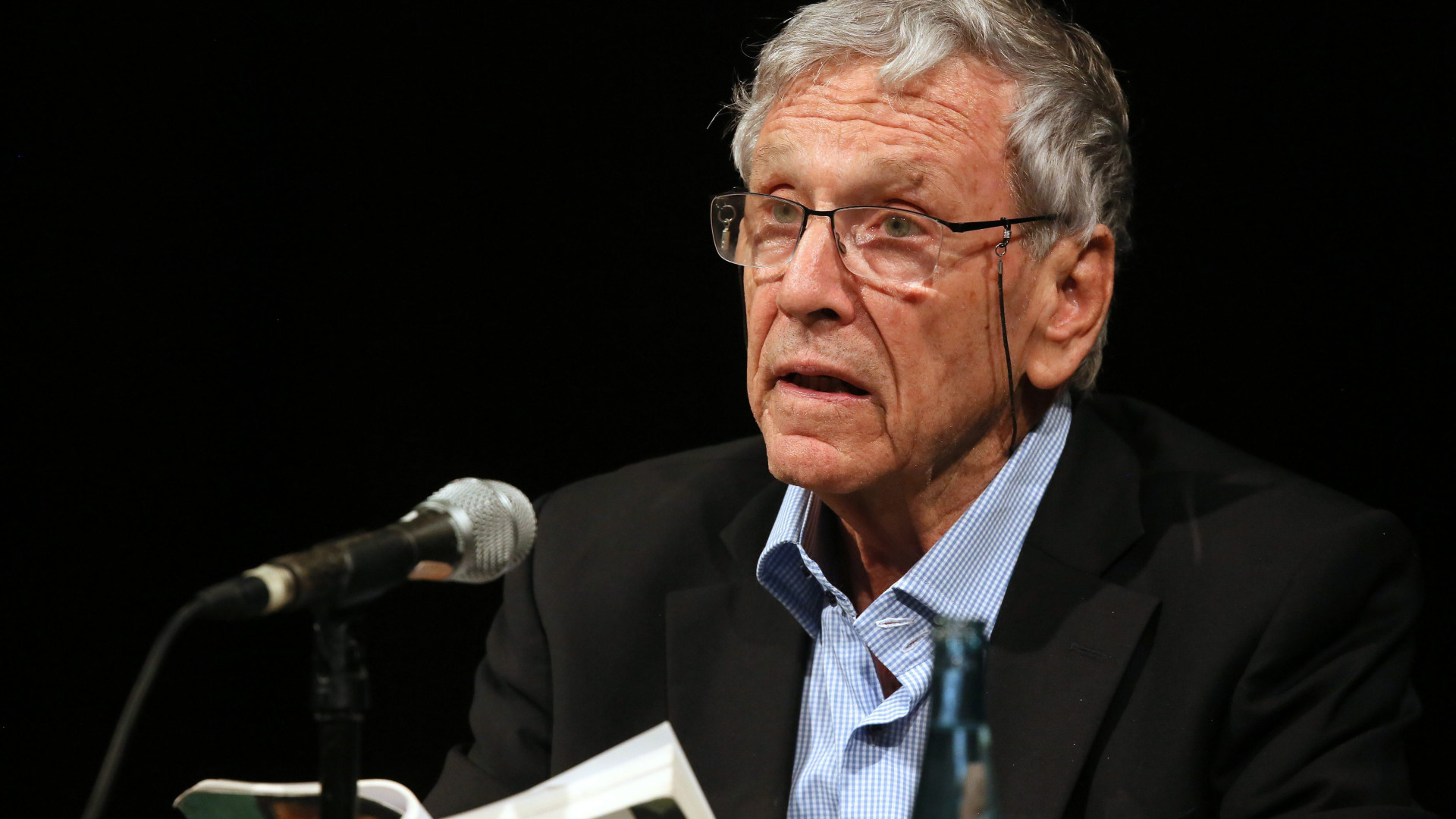 Escritor Amos Oz distinguido com prémio do Museu Tolstoi por romance