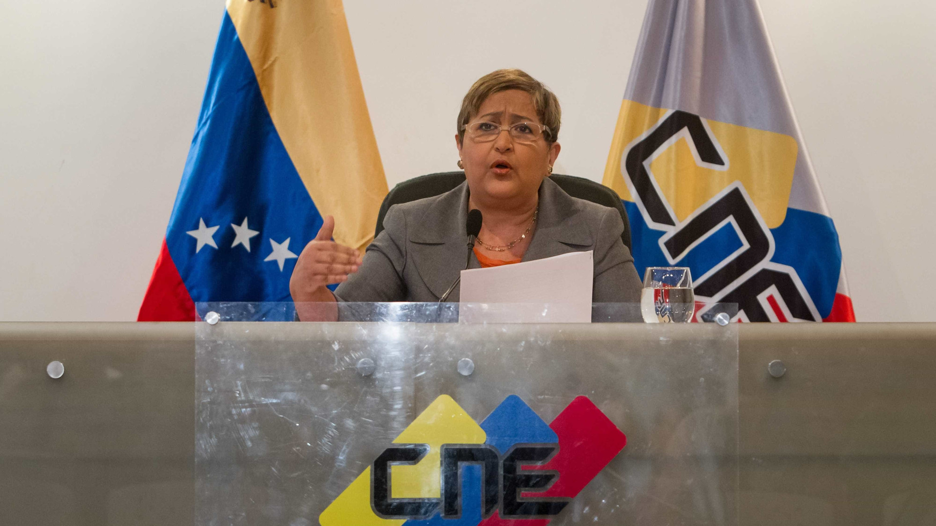 Eleições regionais adiadas para o final do primeiro semestre de 2017