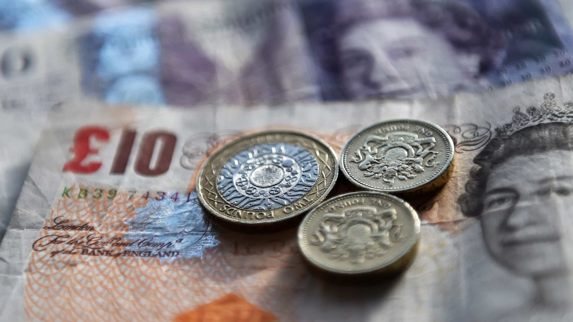 Libra esterlina alcança máximo face ao euro desde o referendo de 2016