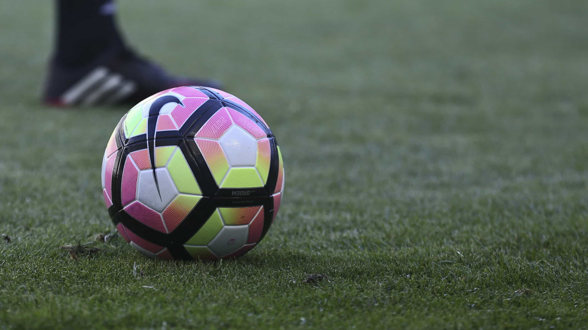 França estreia vídeo-árbitro em partidas oficiais