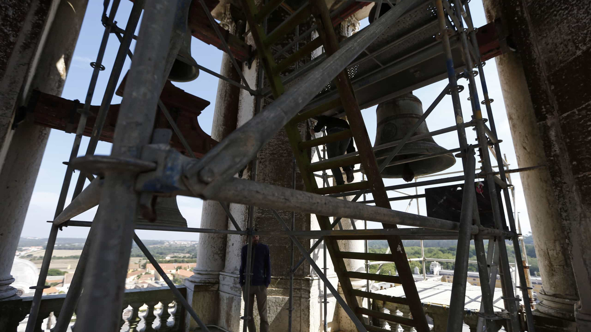 Maiores sinos da torre sul do Palácio de Mafra são apeados na quarta