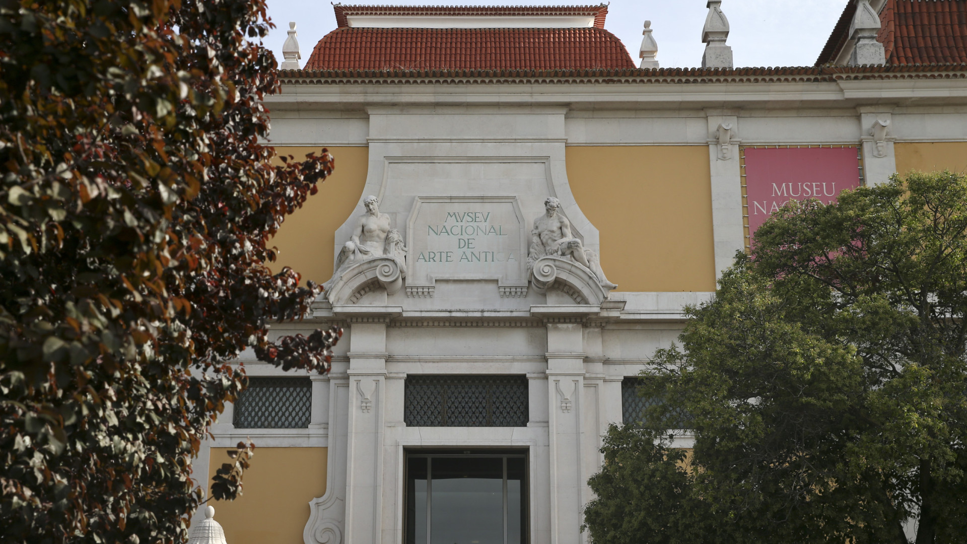 Abordagem gráfica europeia dos anjos em exposição no Museu de Arte Antiga