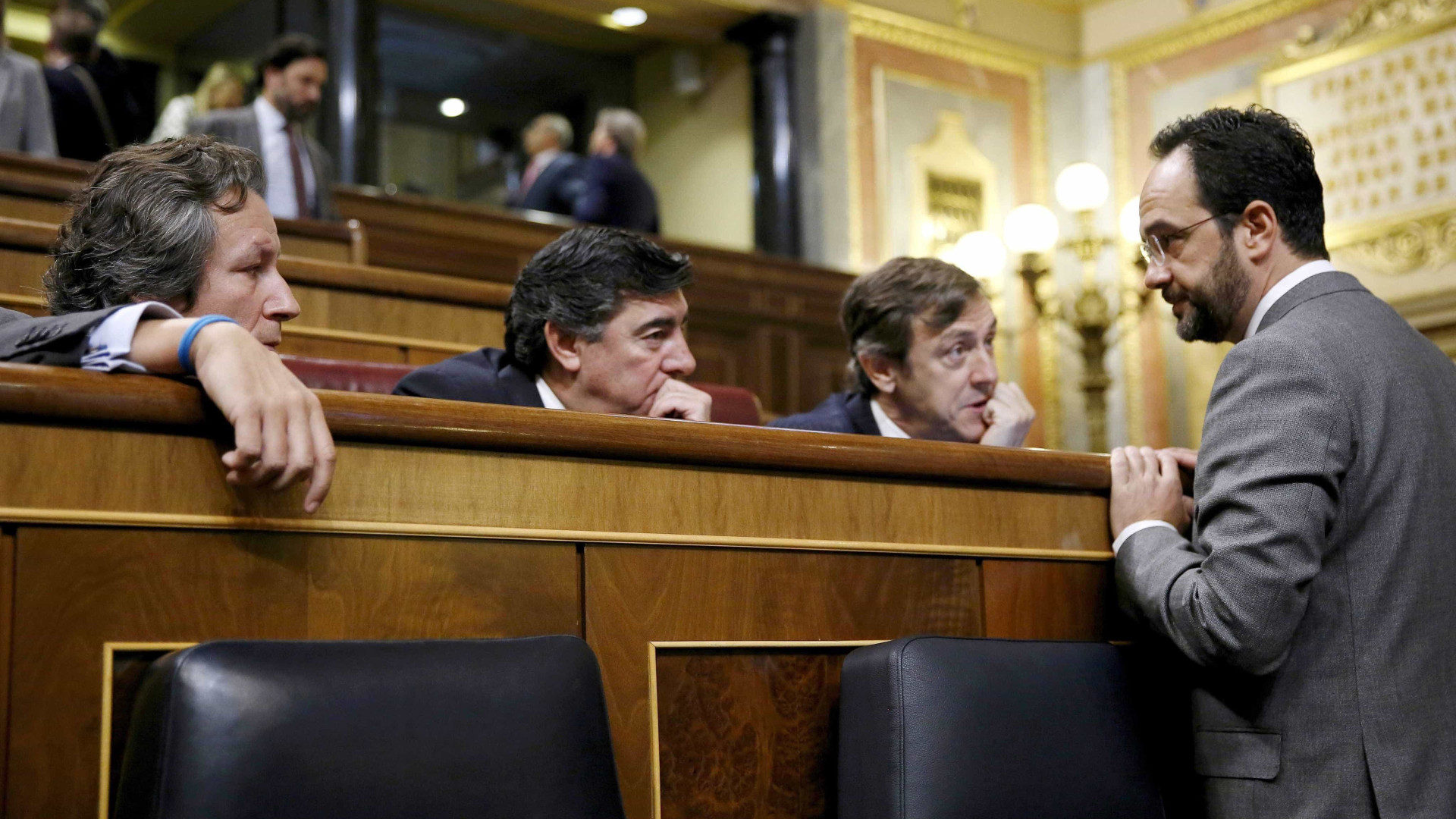 Governo espanhol e PSOE de acordo para subida de 8% do salário mínimo