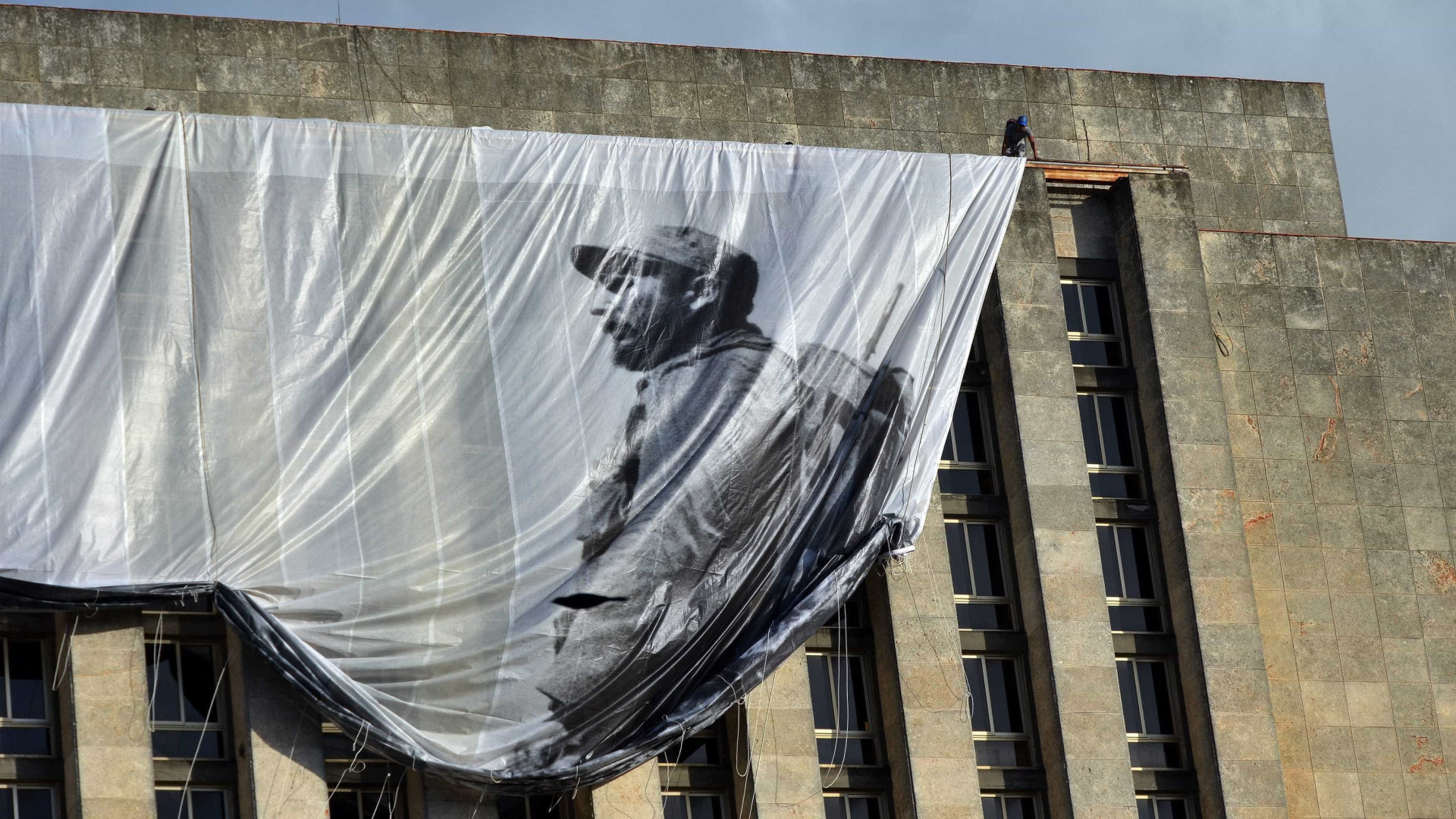 Obama e Hollande não participam no funeral de Fidel Castro