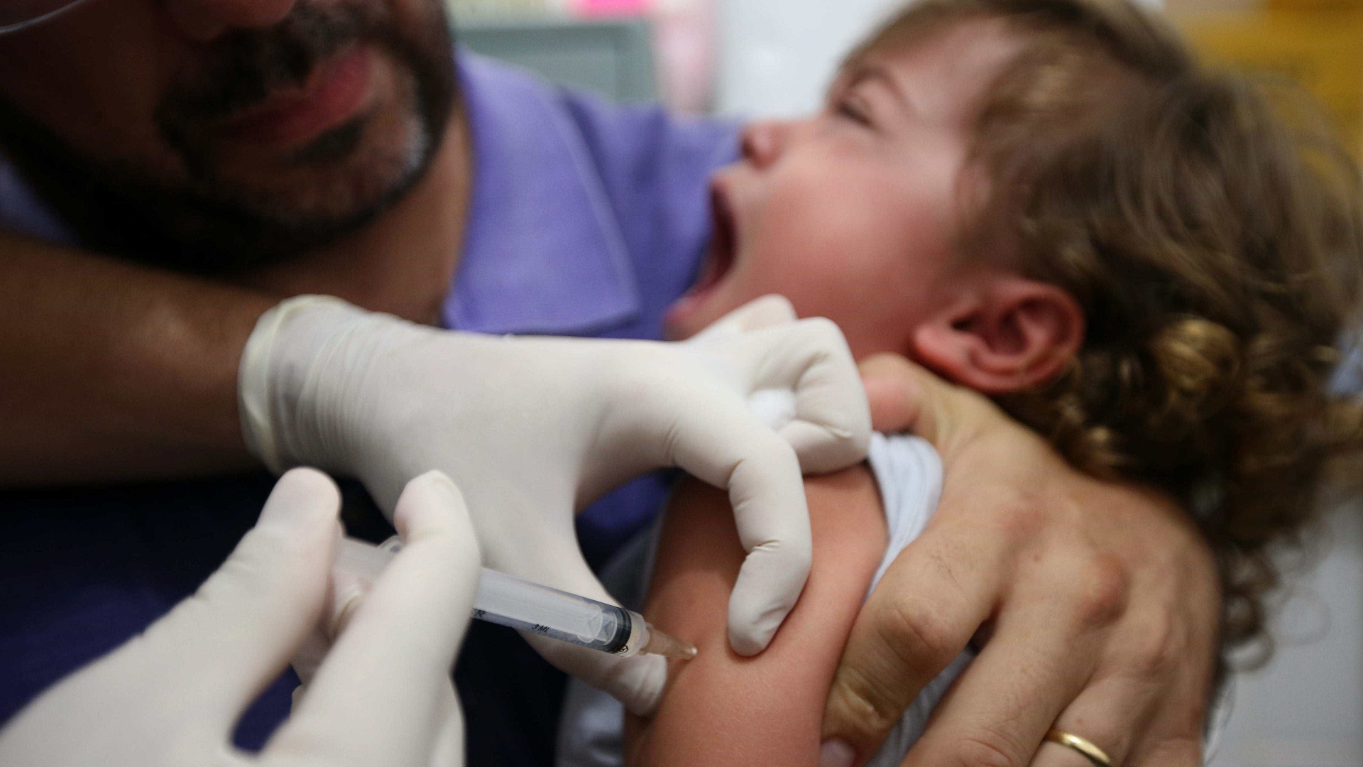 Vacina pode ser dada a partir dos seis meses mas só com prescrição médica
