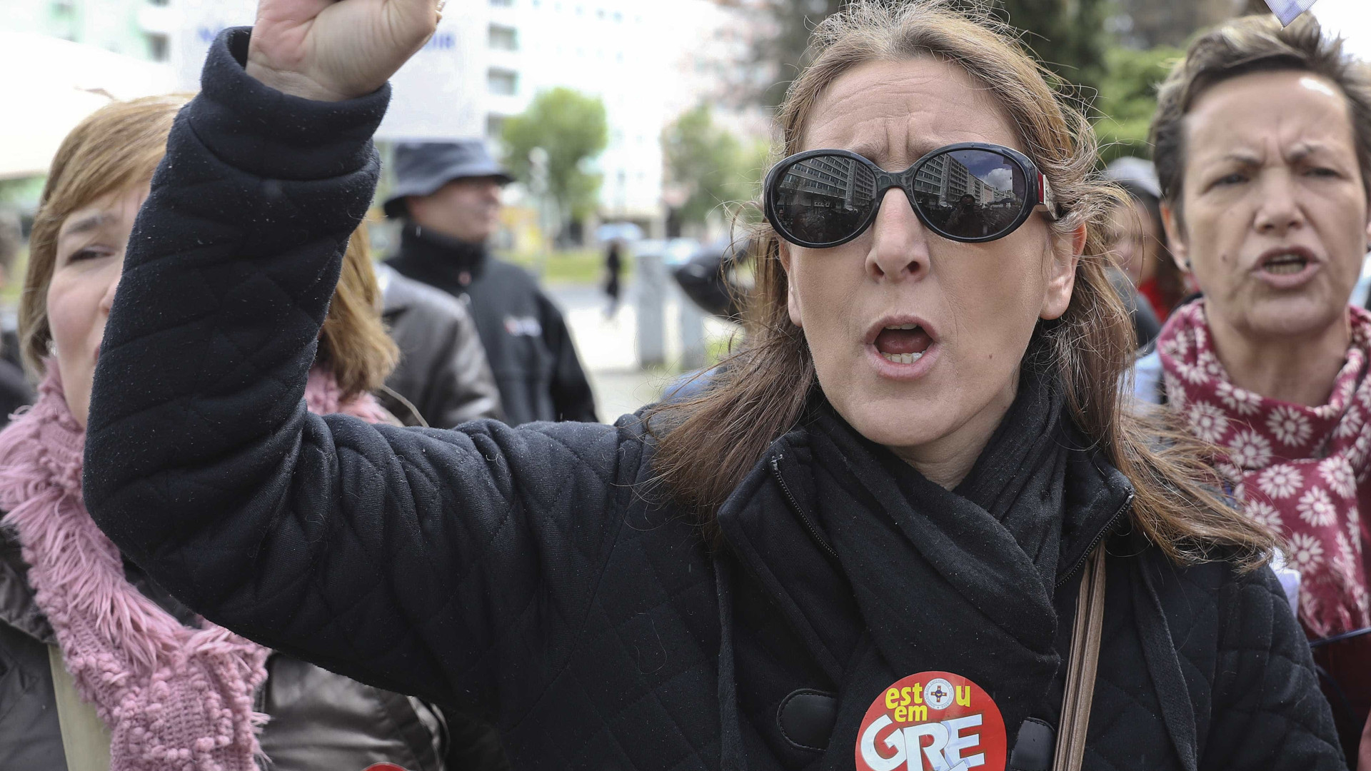 Profissionais de reinserção social em greve às horas extra até fim do ano