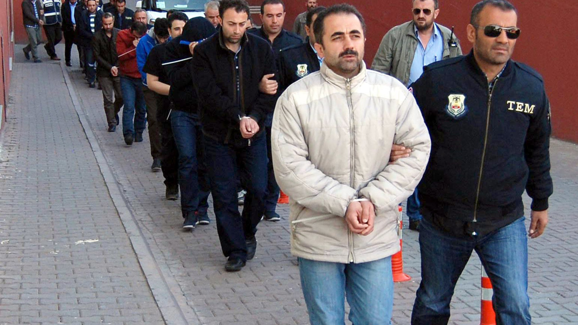 Turquia prende mais de 700 pessoas suspeitas de ligações a Gülen