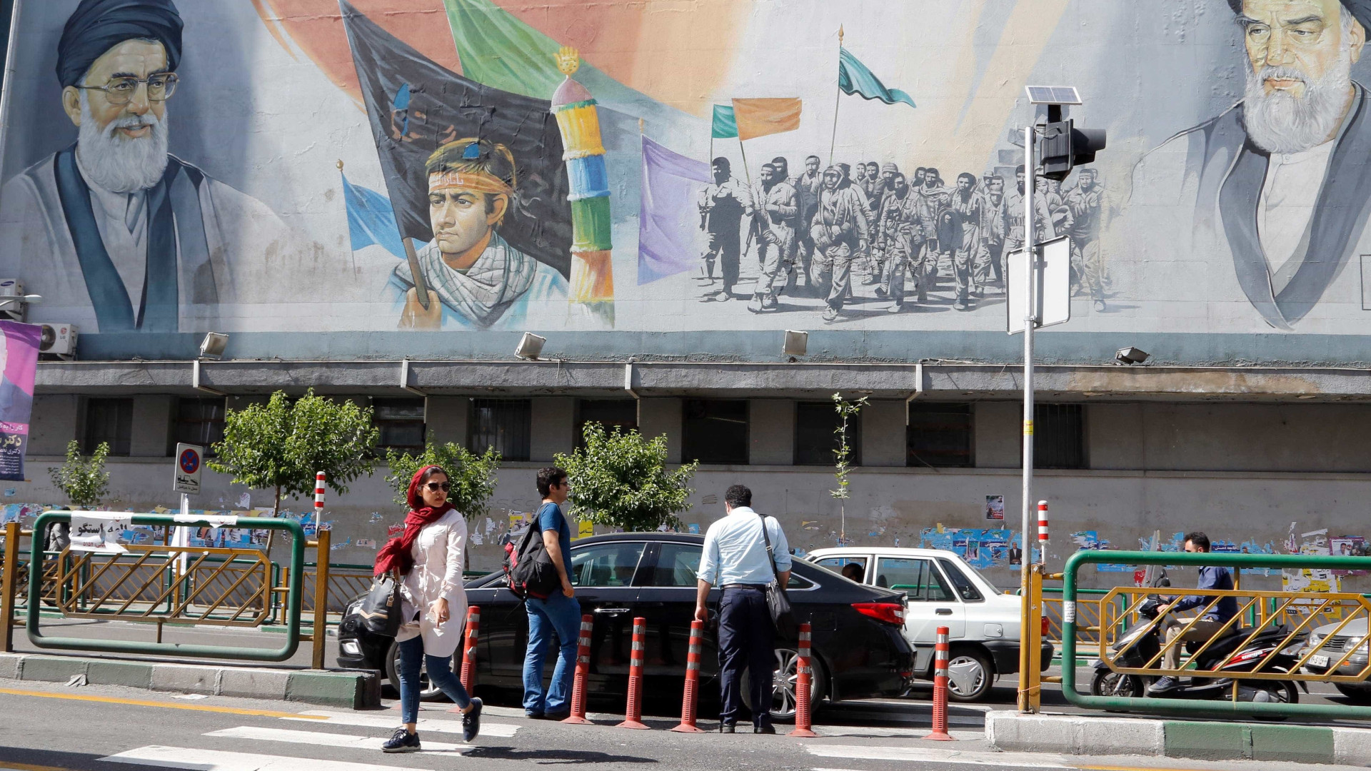 Urnas abertas no Irão para eleições presidenciais