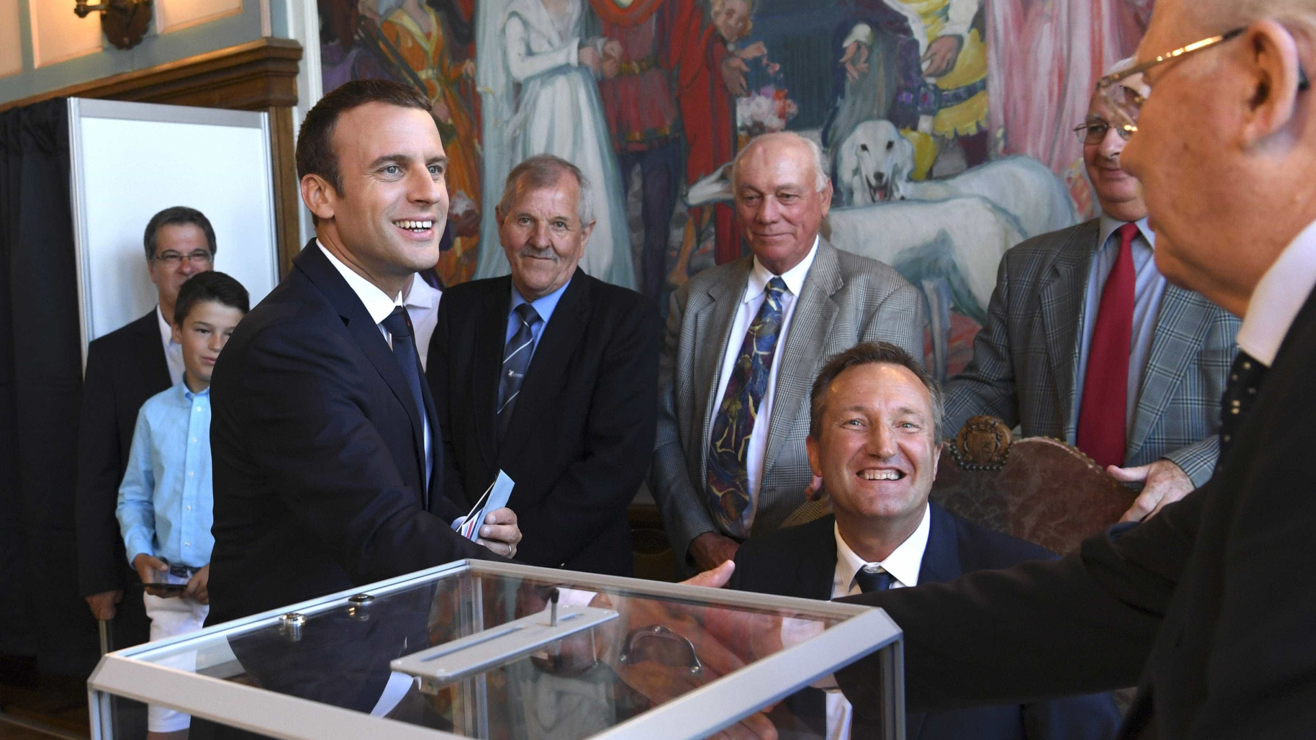 Partido de Macron conquista maioria absoluta nas eleições francesas
