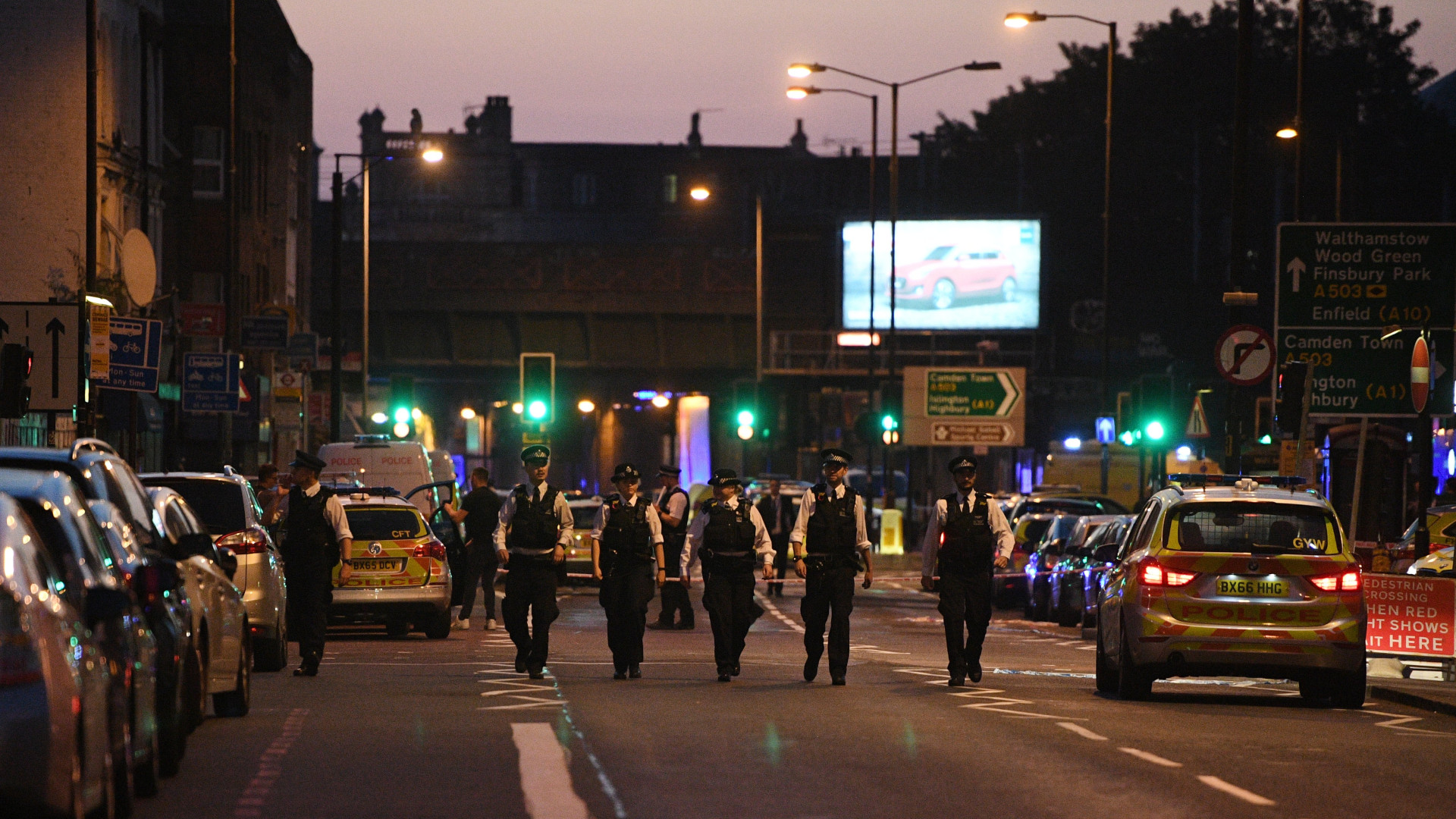 Um morto e oito feridos em atropelamento perto de mesquita em Londres
