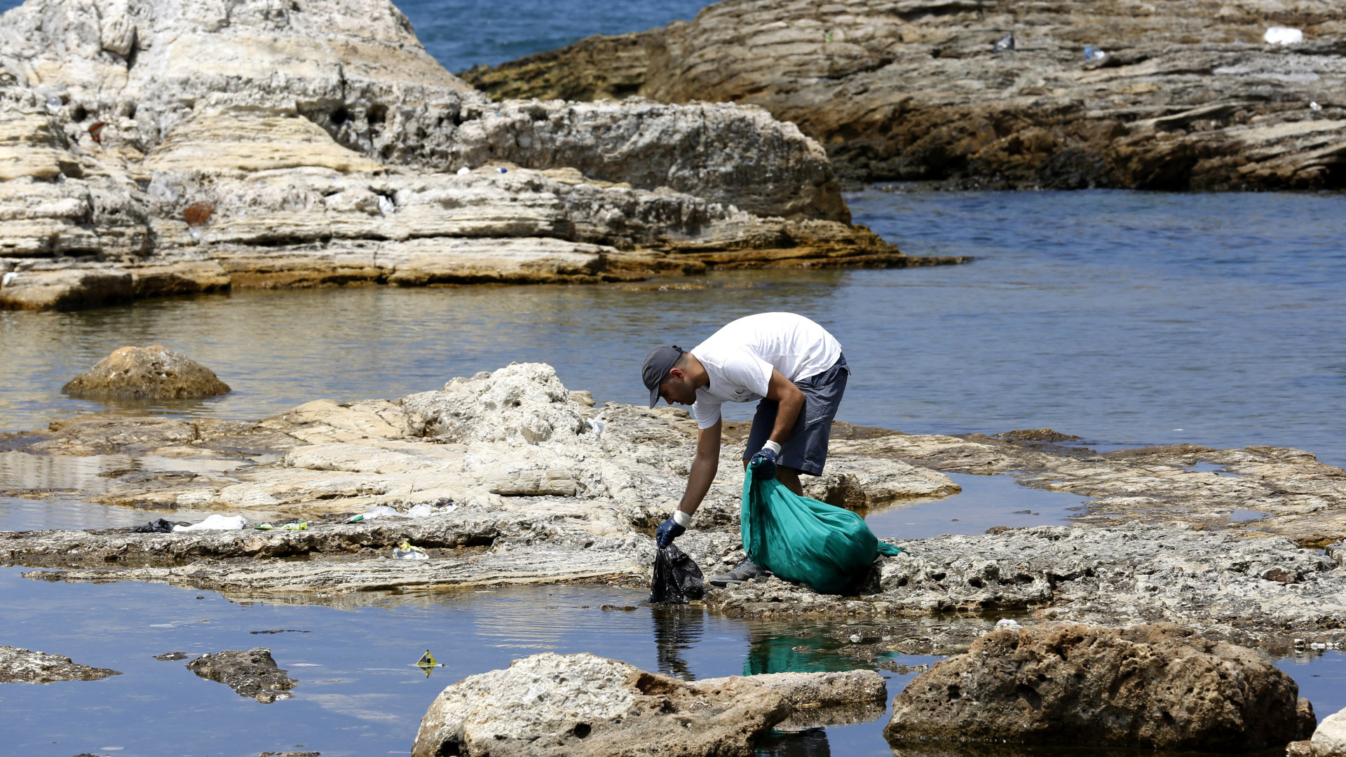 Campanha vai transformar plástico das praias em aparelhos de desporto