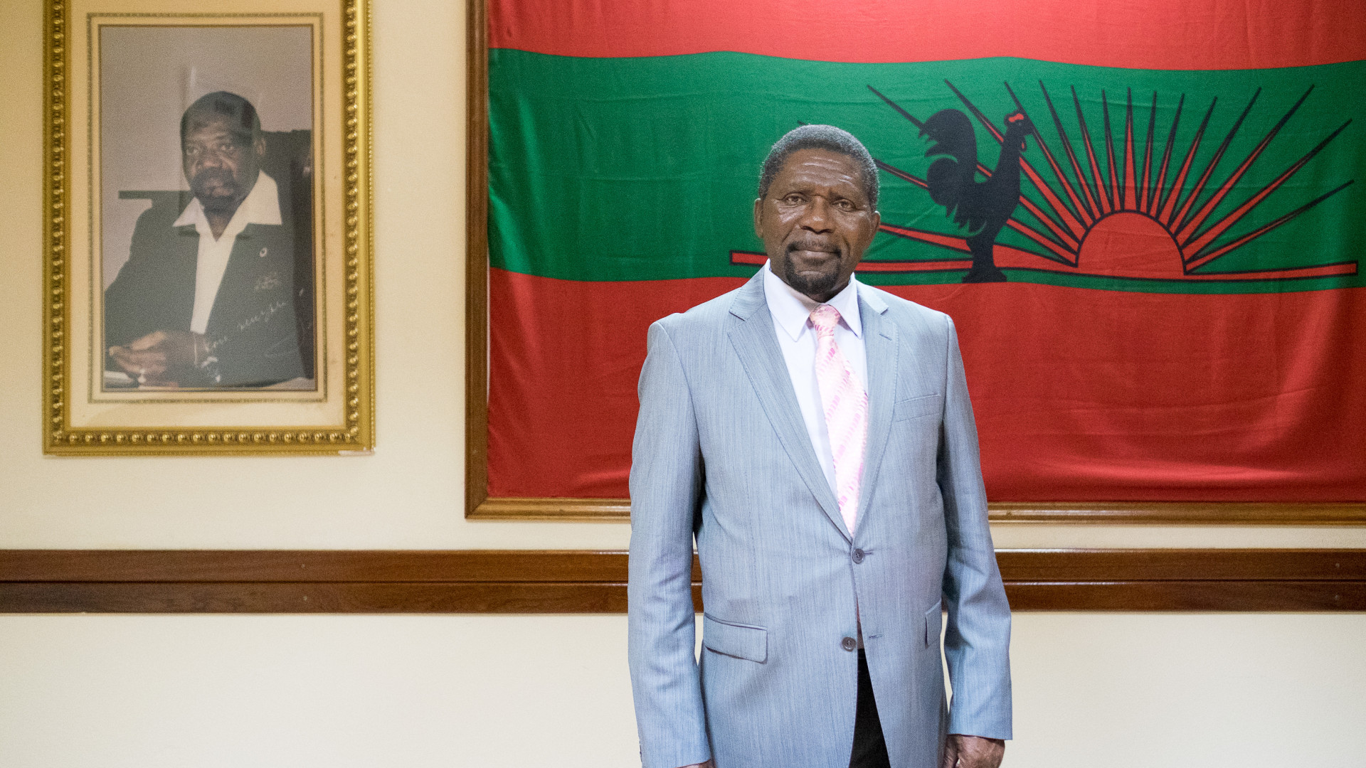 Líder da UNITA lamenta que restos mortais de Savimbi "continuem presos"