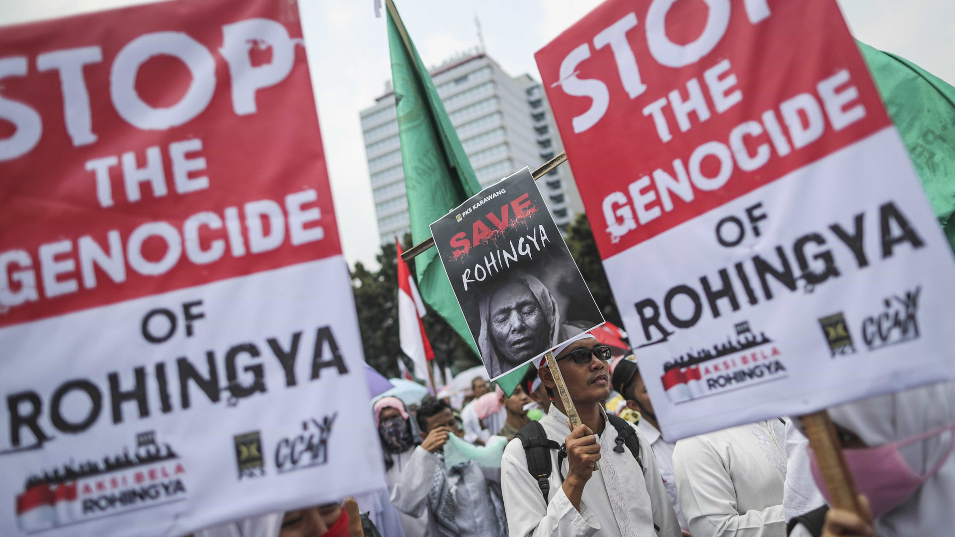 Mais de 400 mil rohingya já fugiram da Birmânia para o Bangladesh