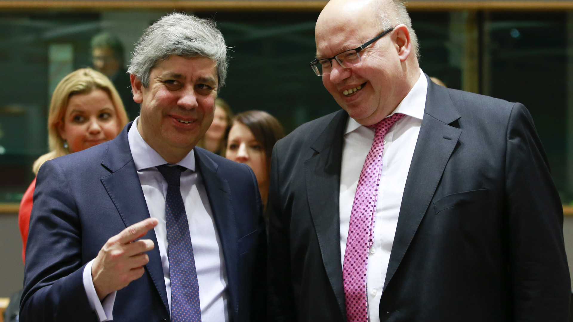 Ministro alemão elogia Centeno mas garante seguir "linha de Schäuble"