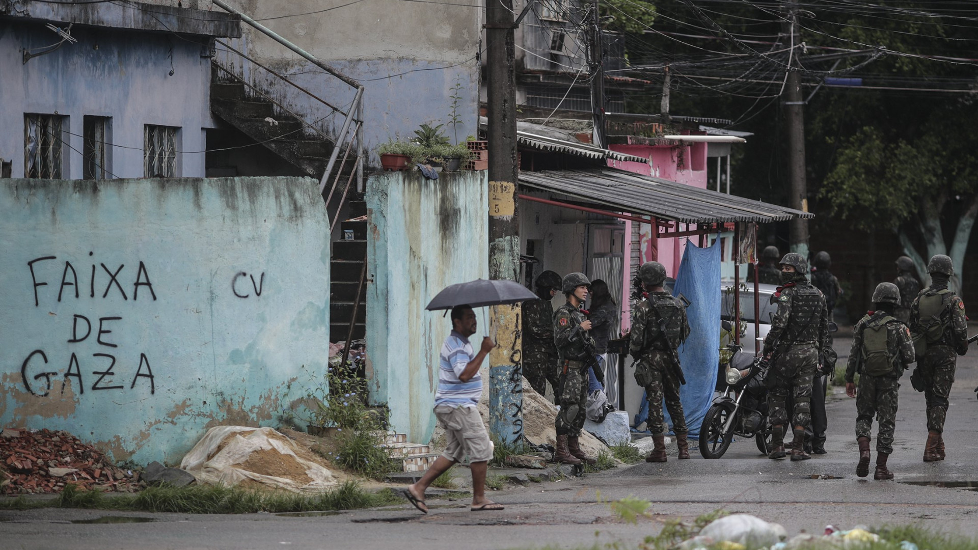 Forças Armadas realizam operação em favelas da zona oeste do Rio