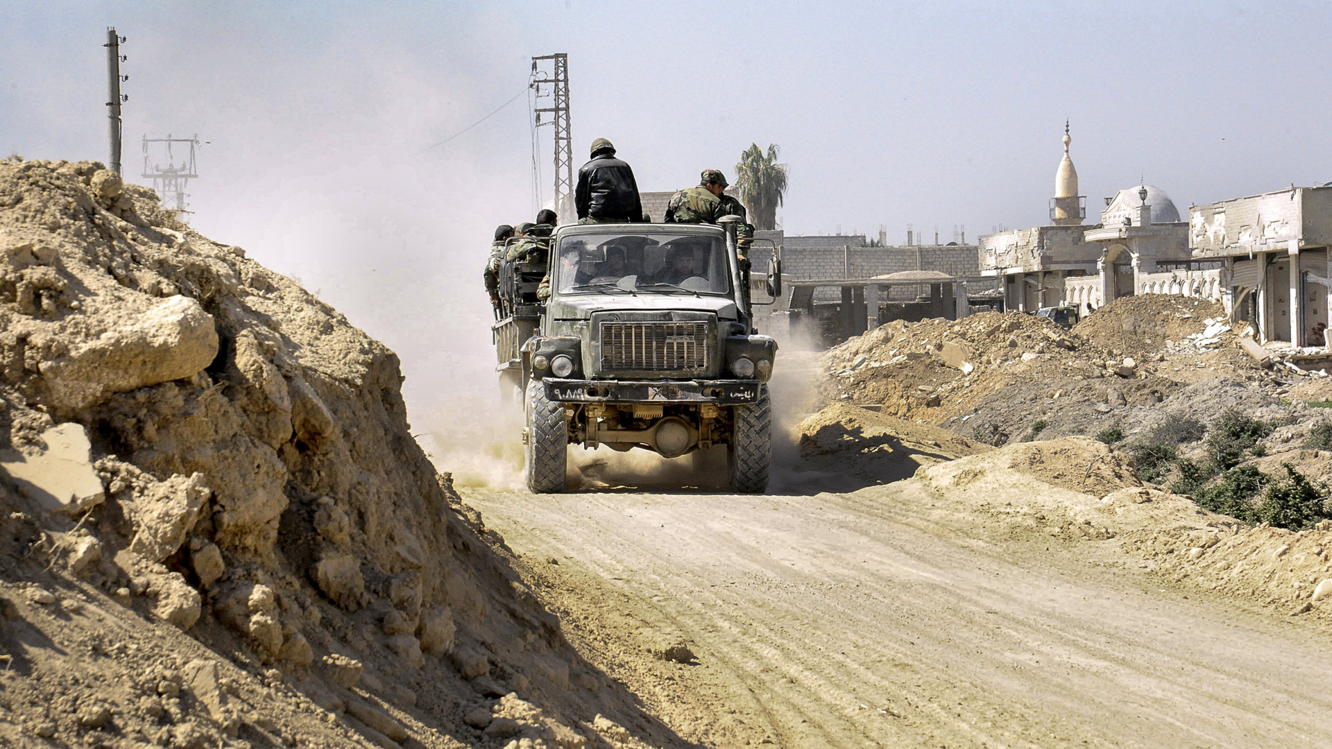 Síria: Exército sírio entrou em cidade-chave de Ghouta Oriental