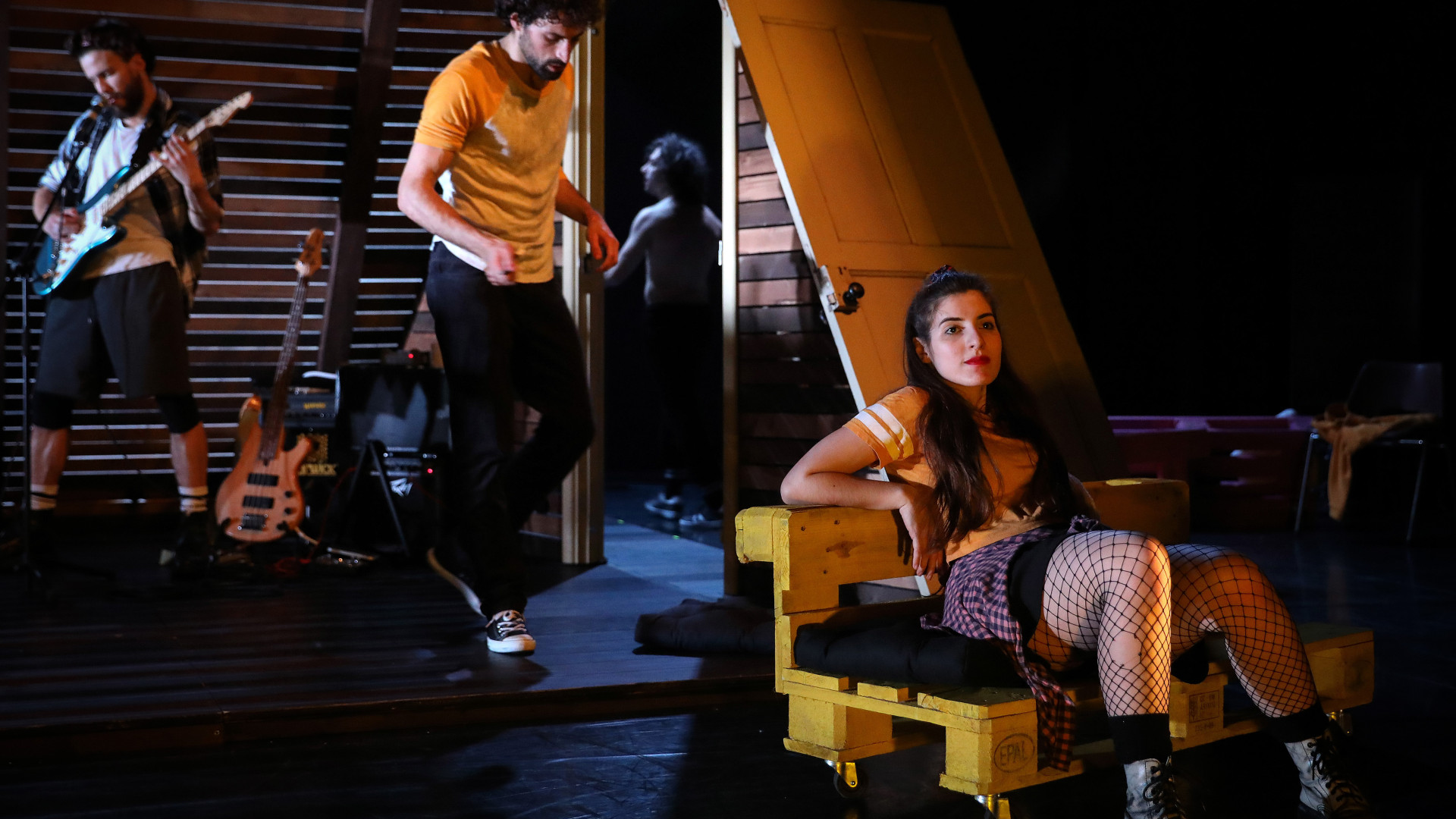 Teatro Experimental do Porto estreia de 'Maioria Absoluta'