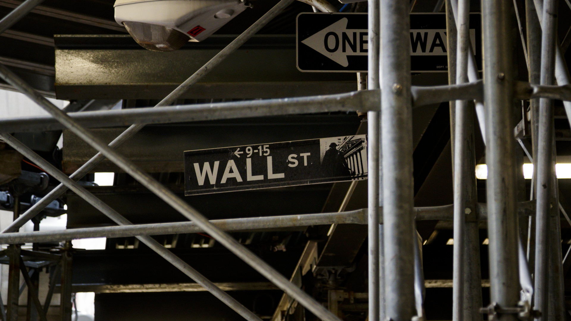 Wall Street em alta graças à tendência de pacificação na frente comercial