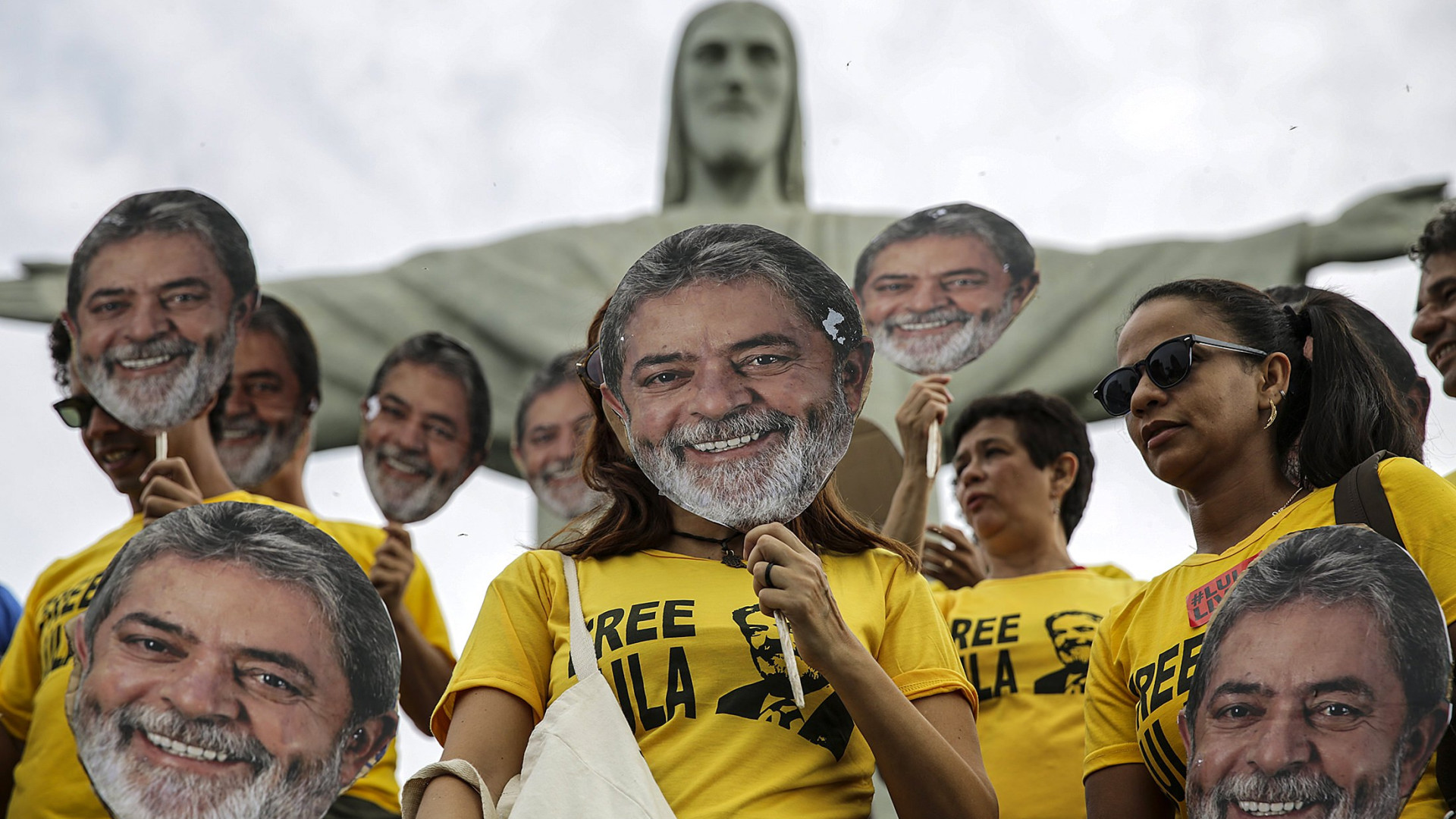 Lula diz estar "tranquilo, mas indignado" em primeira carta da prisão