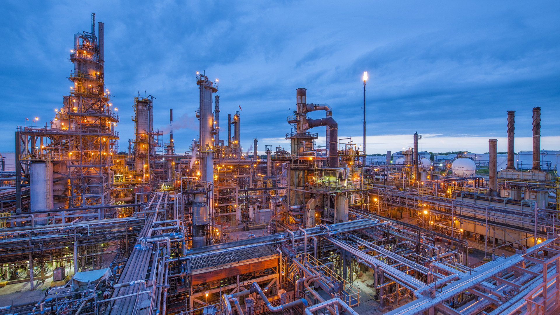 Preço do barril Brent desce 1,07% e fecha semana nos 76,46 dólares
