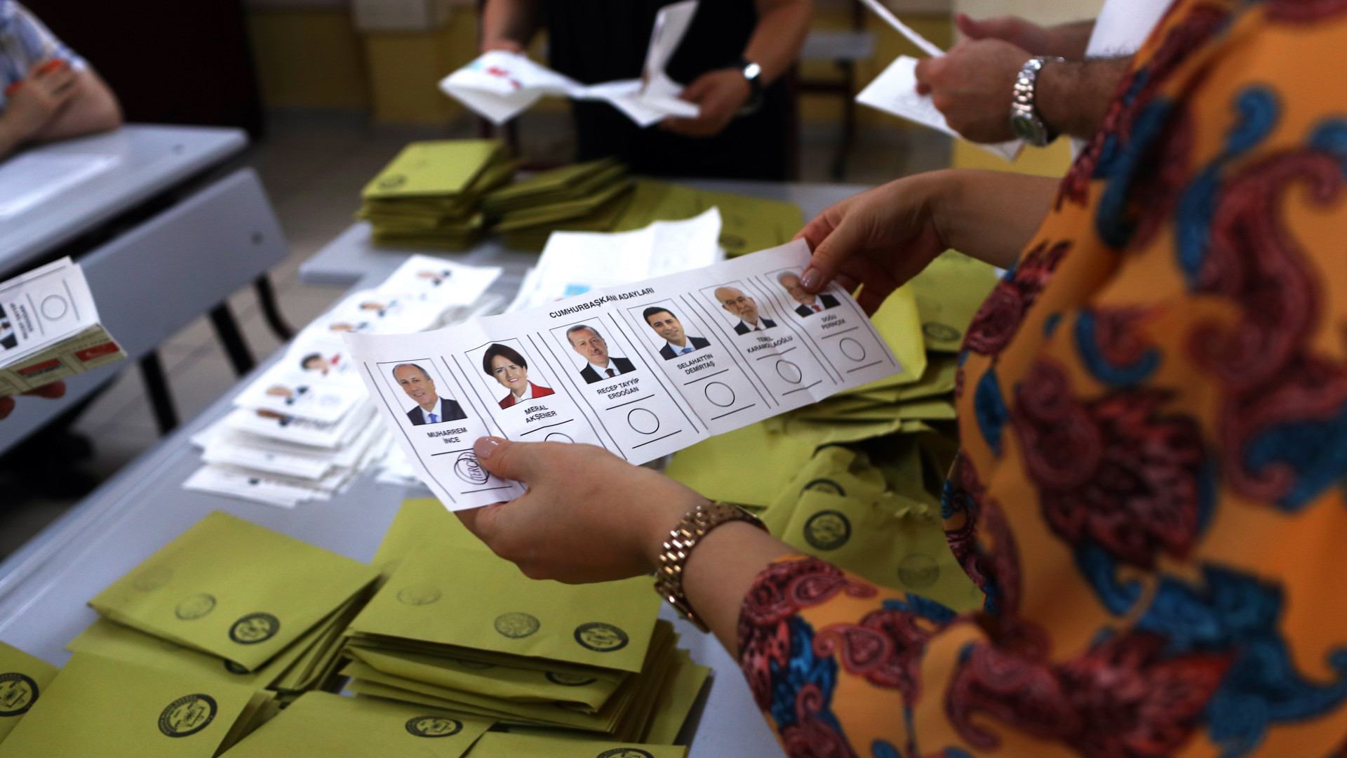 Oposição da Turquia divulga tentativas de fraude nas eleições