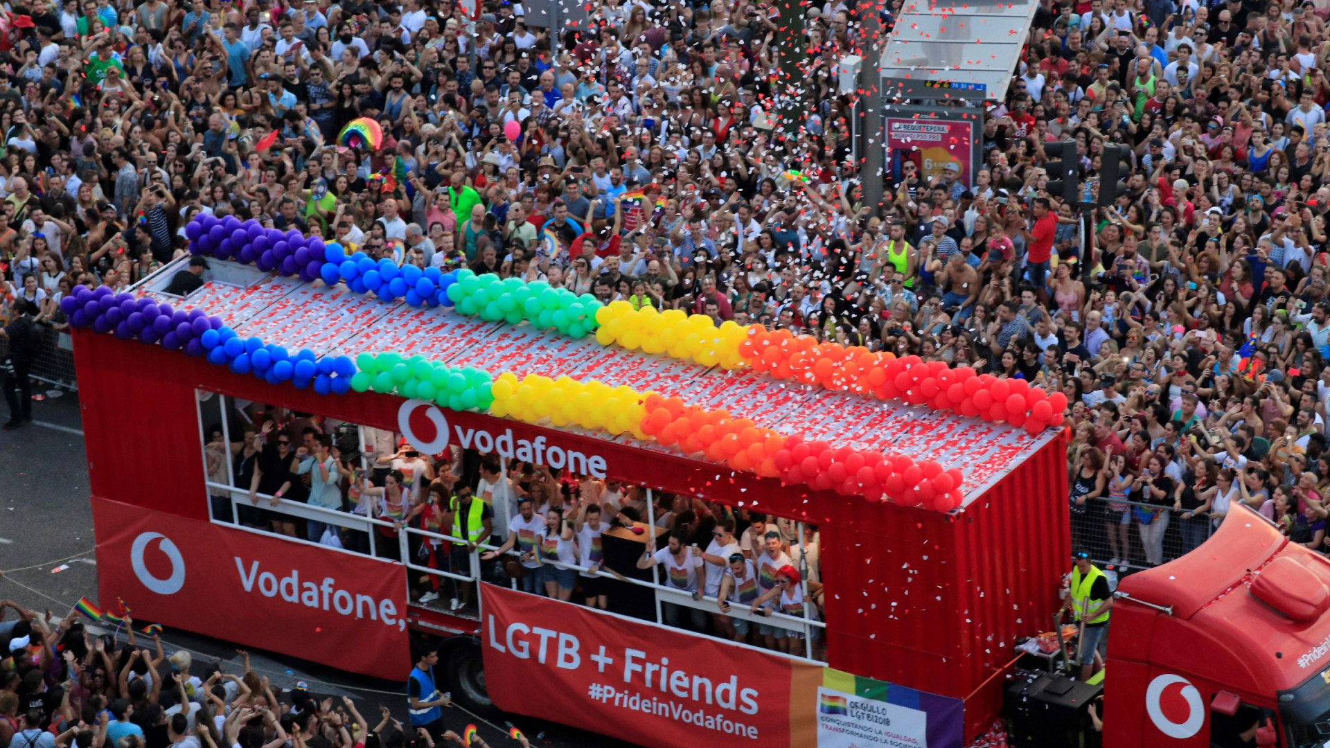 Mais de um milhão de pessoas em Madrid na marcha de Orgulho Gay