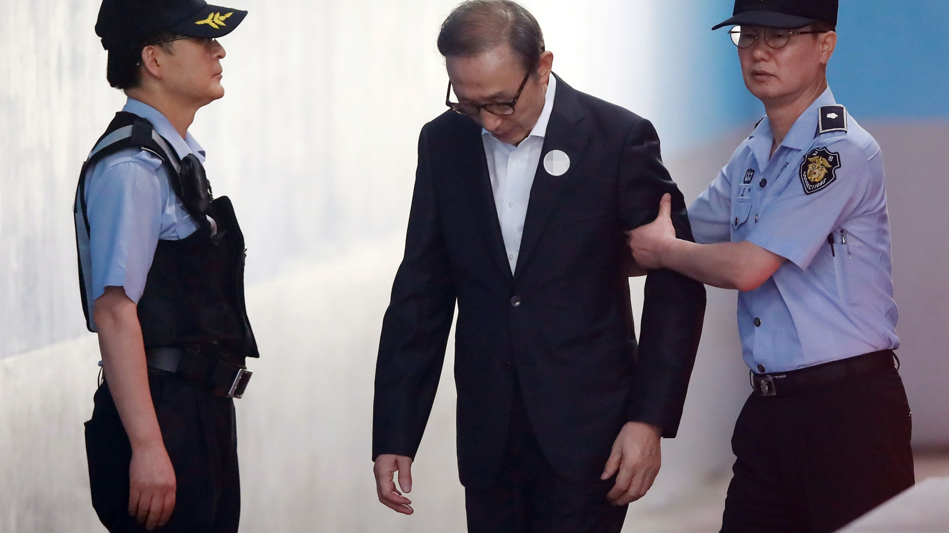 Ex-presidente Lee Myung-bak condenado a 15 anos por corrupÃ§Ã£o