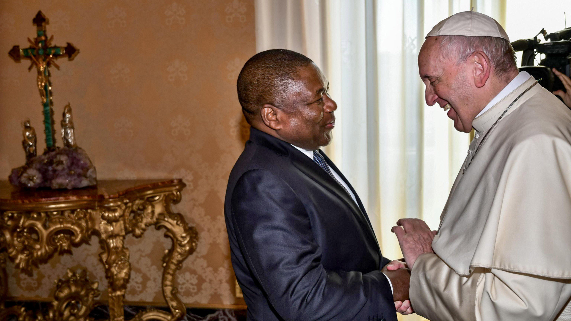 Nyusi satisfeito com "resposta favorável" a convite para visita papal