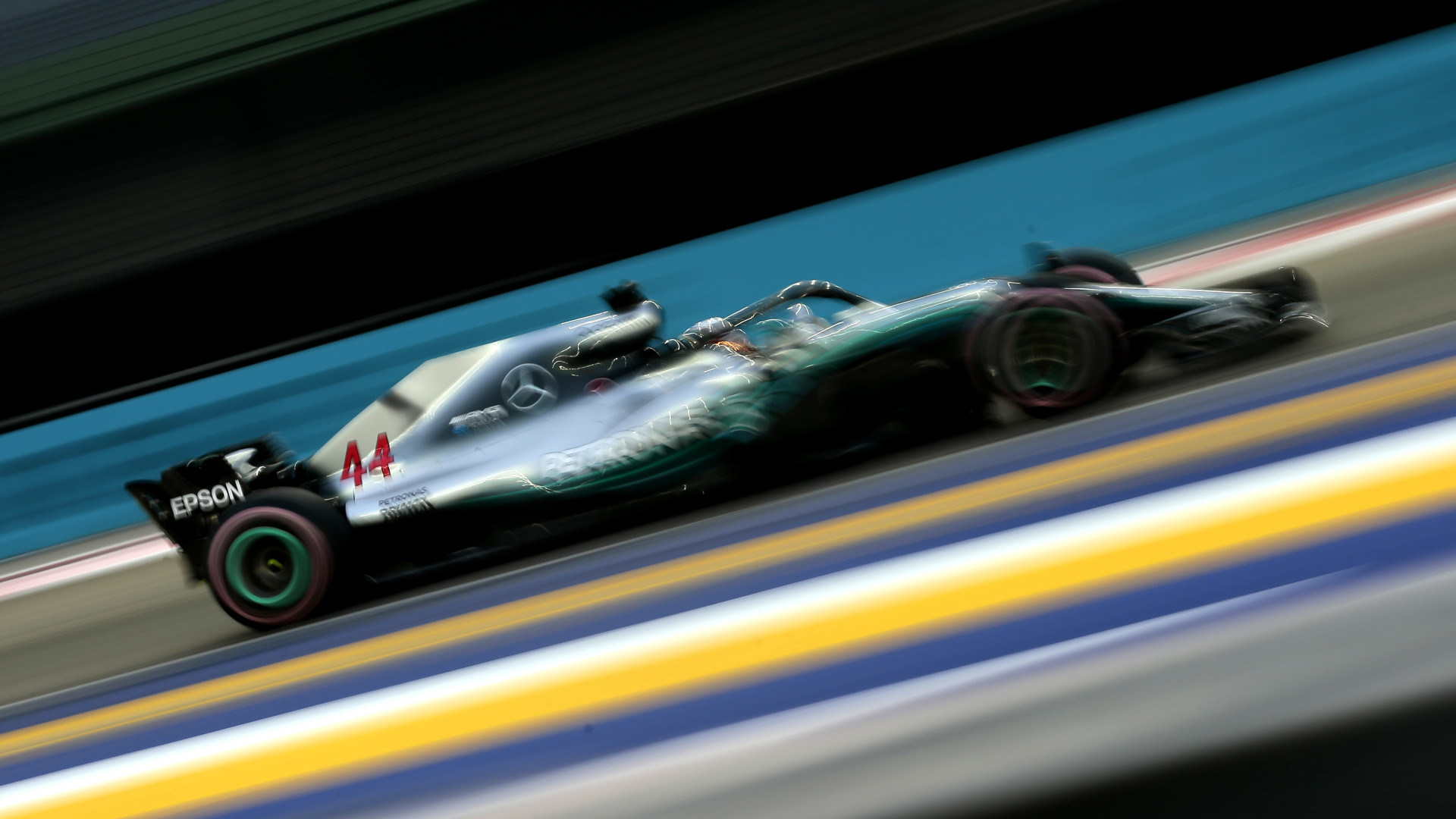 Lewis Hamilton com 'pole position' para o Grande Prémio de Singapura