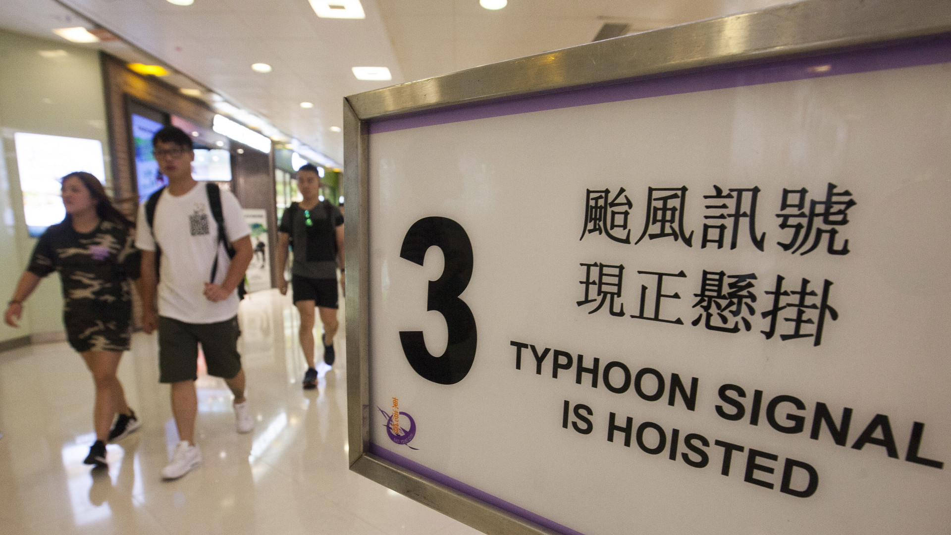 Tufão obriga a ativar plano de evacuação e a cancelar 150 voos em Macau