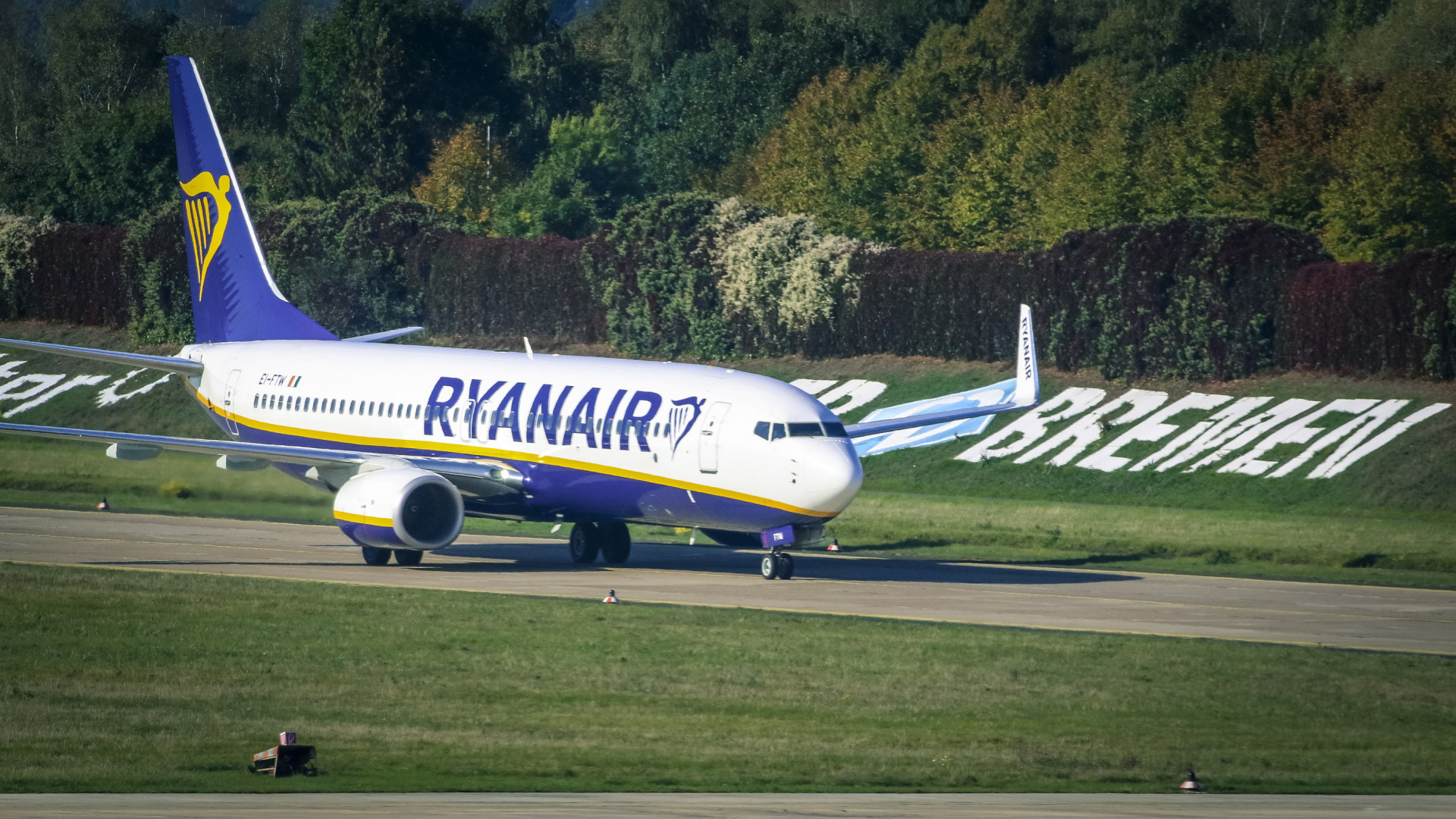 Ryanair investe 100 milhões para criar 12 novas rotas em Portugal