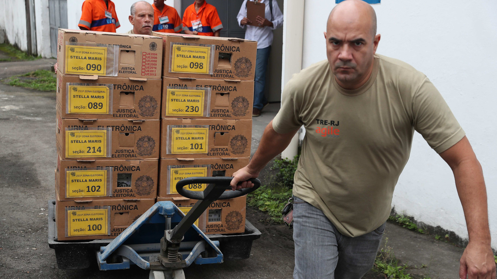 Total de 147 milhões de eleitores decidem hoje futuro do Brasil