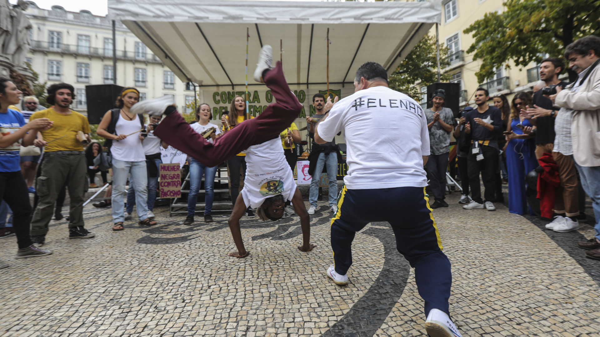 Dezenas de pessoas concentram-se em Lisboa "contra o ódio" no Brasil