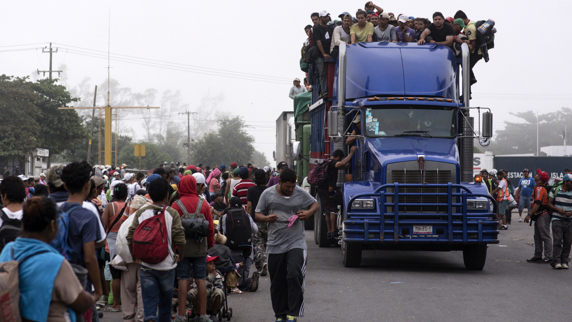 Caravana de migrantes deixa Cidade do México em direção a Tijuan