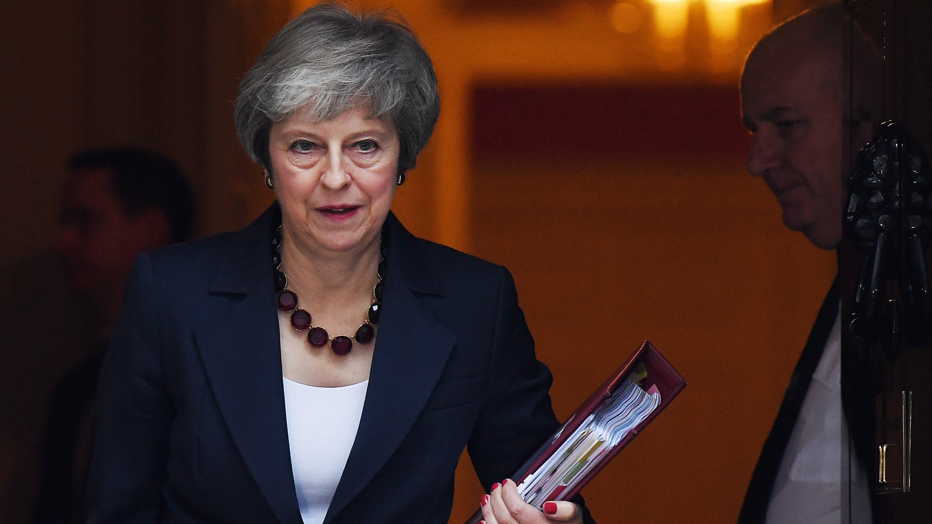 Theresa May diz que acordo para o Brexit protege economia e segurança