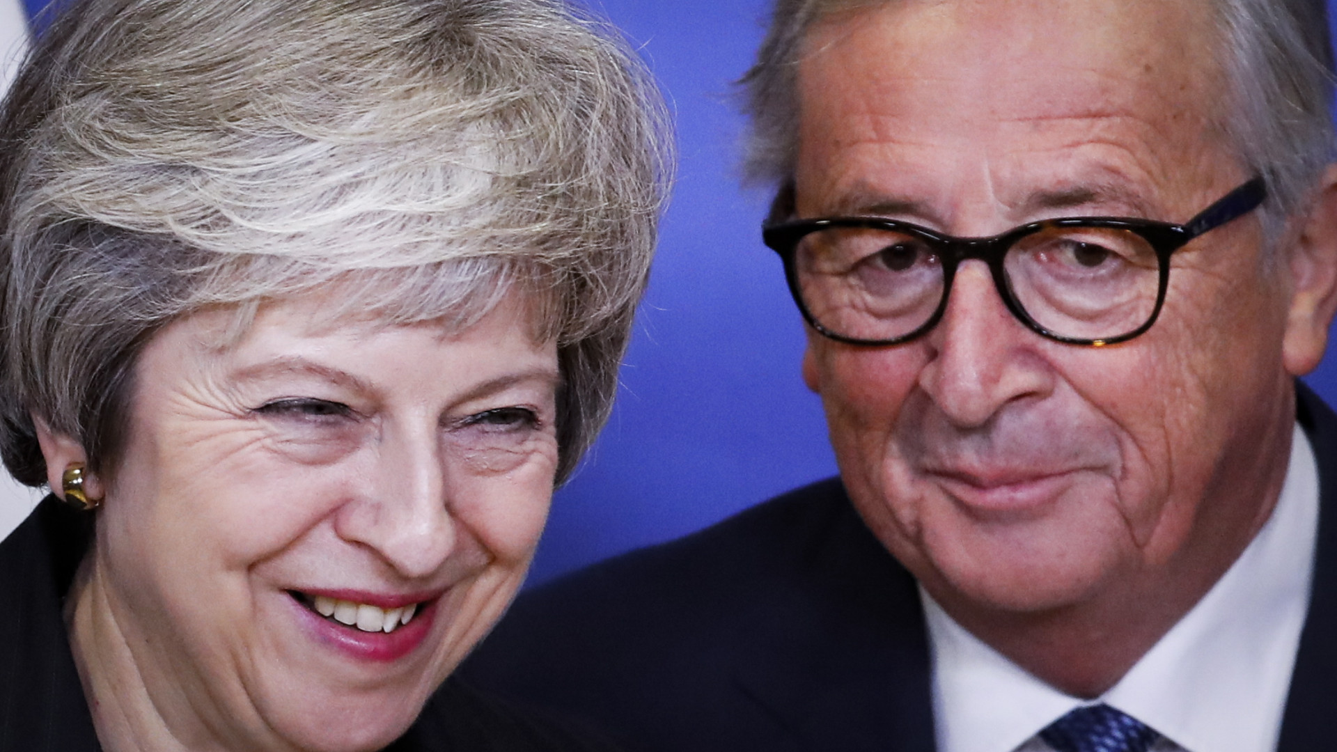 Juncker e May concluem reunião sobre o Brexit com "progresso muito bom"