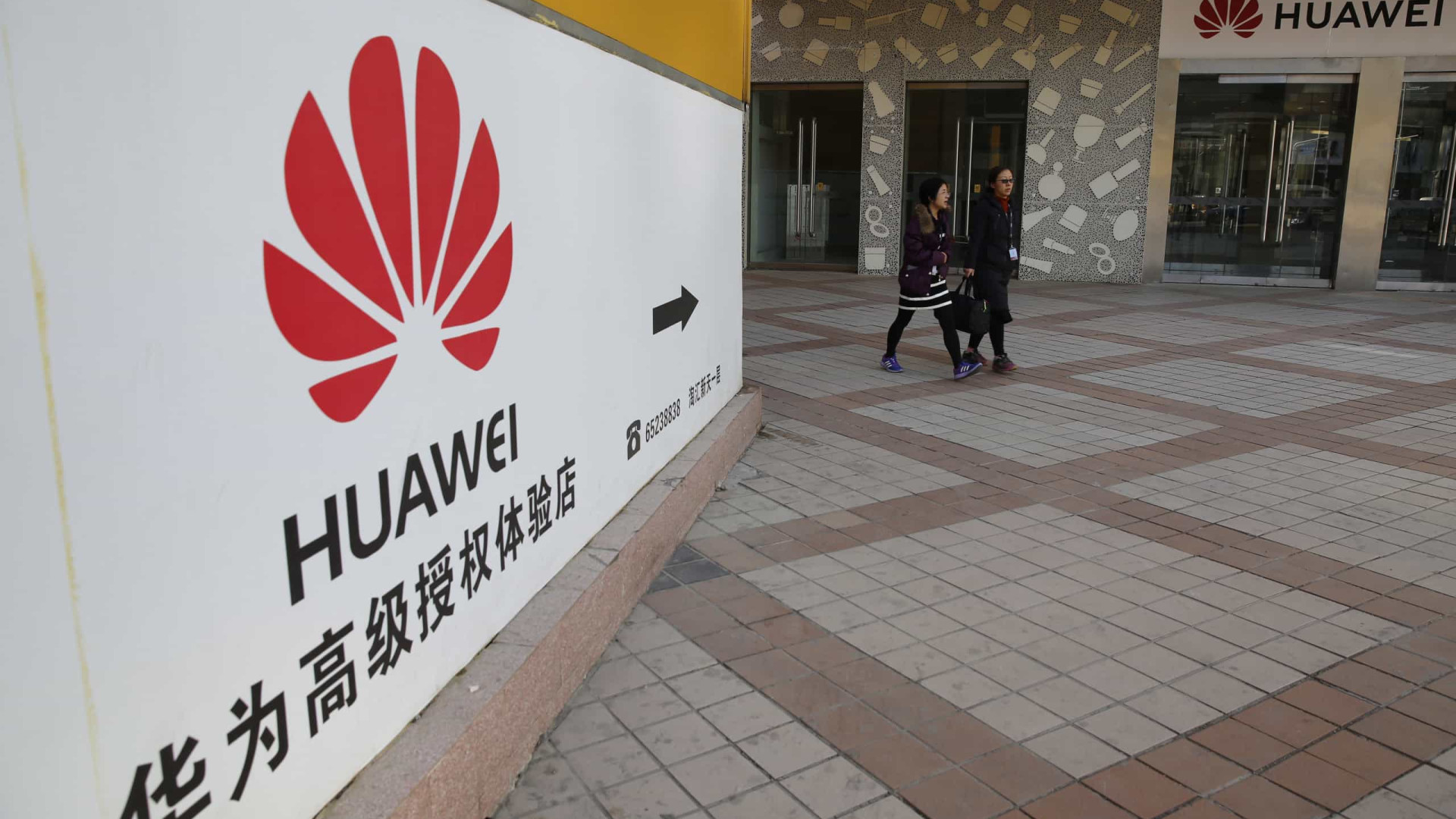 Huawei castigou funcionários que usaram iPhone em publicação no Twitter